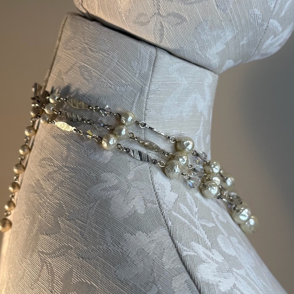 Vtg Japan Crystal and Faux Pearl Silvertone Triple Strand Necklace - Picture 5 of 16